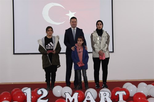 İSTİKLAL MARŞININ KABULÜ VE MEHMET AKİF ERSOY İLÇEMİZDE DÜZENLENEN PROGRAMLA ANILDI.